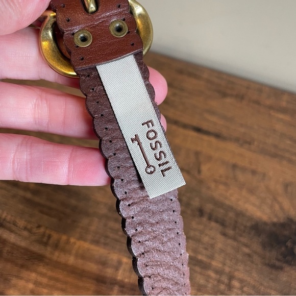 Fossil women’s Size Small Leather belt. Scalloped edge. EUC - Picture 4 of 7